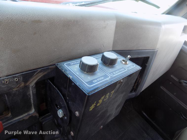 image for item DB9201 1992 International 4700 dump truck