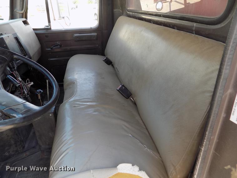 image for item DB9201 1992 International 4700 dump truck