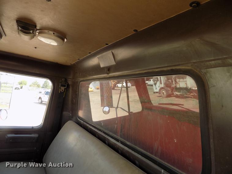 image for item DB9201 1992 International 4700 dump truck