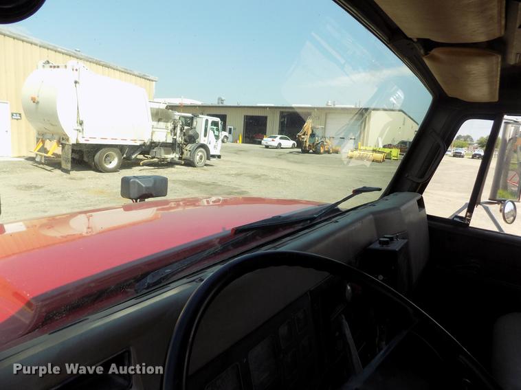 image for item DB9201 1992 International 4700 dump truck