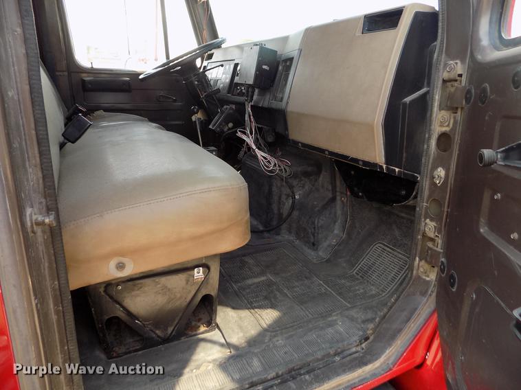 image for item DB9201 1992 International 4700 dump truck