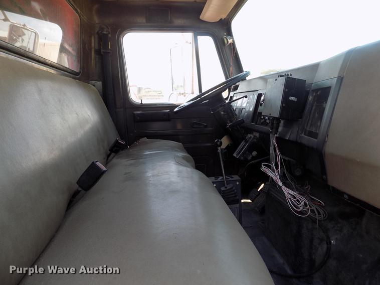 image for item DB9201 1992 International 4700 dump truck