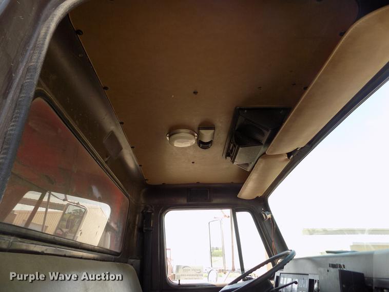 image for item DB9201 1992 International 4700 dump truck