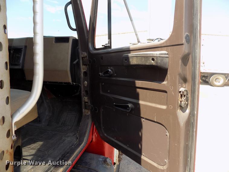 image for item DB9201 1992 International 4700 dump truck