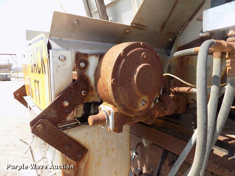 image for item DB9201 1992 International 4700 dump truck