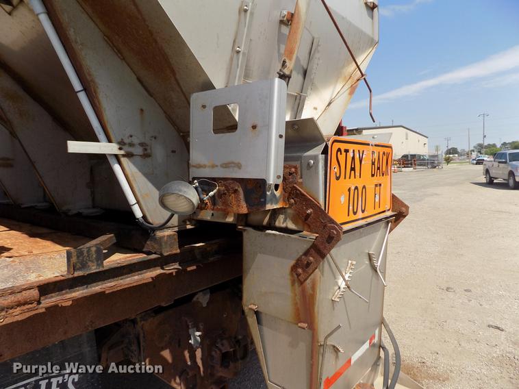 image for item DB9201 1992 International 4700 dump truck