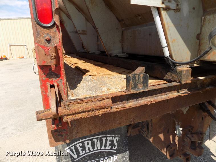 image for item DB9201 1992 International 4700 dump truck