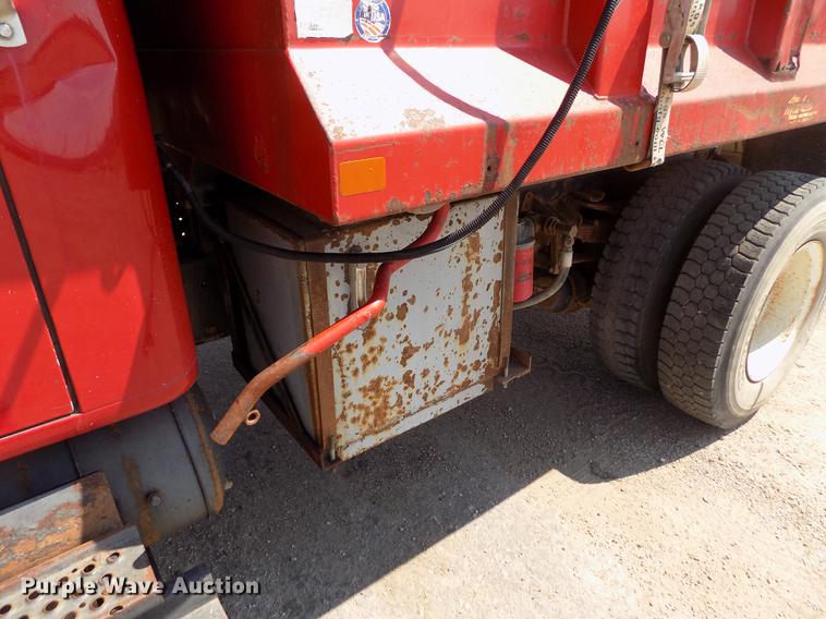 image for item DB9201 1992 International 4700 dump truck