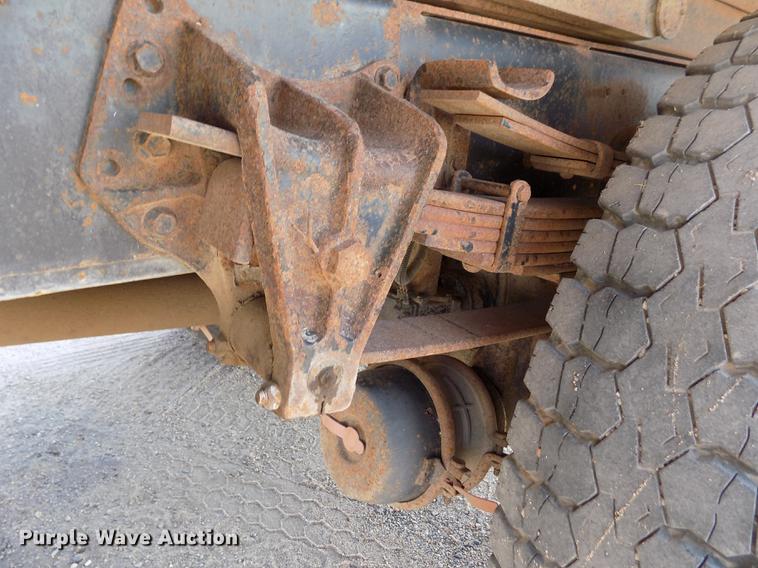 image for item DB9201 1992 International 4700 dump truck