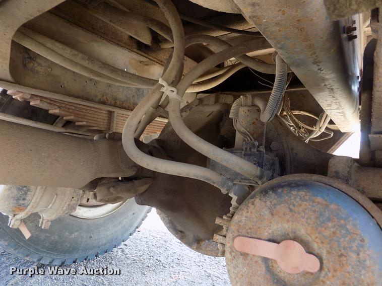 image for item DB9201 1992 International 4700 dump truck