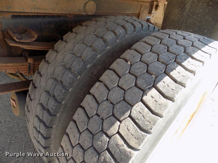 image for item DB9201 1992 International 4700 dump truck