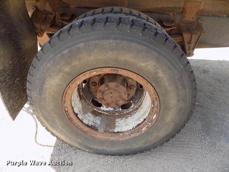 image for item DB9201 1992 International 4700 dump truck