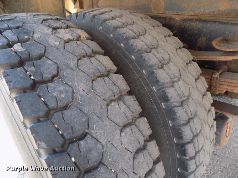 image for item DB9201 1992 International 4700 dump truck