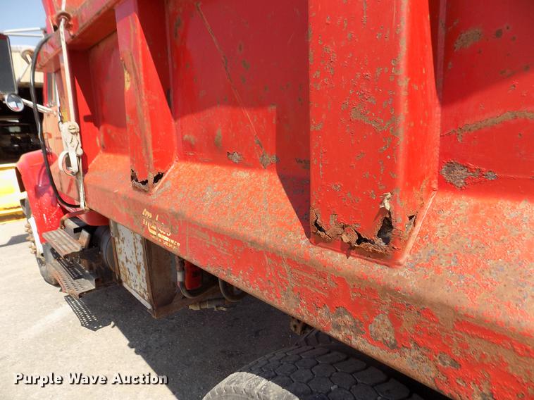 image for item DB9201 1992 International 4700 dump truck