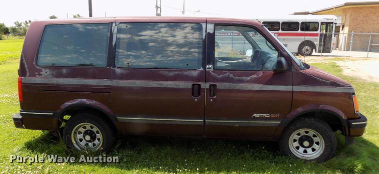 image for item DB9236 1993 Chevrolet Astro van