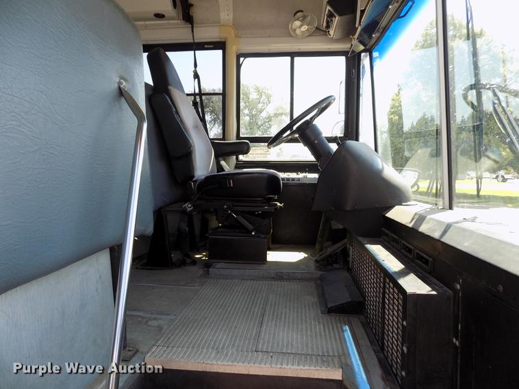 image for item DB9237 1994 Thomas Built Saf-T-Liner ER school bus