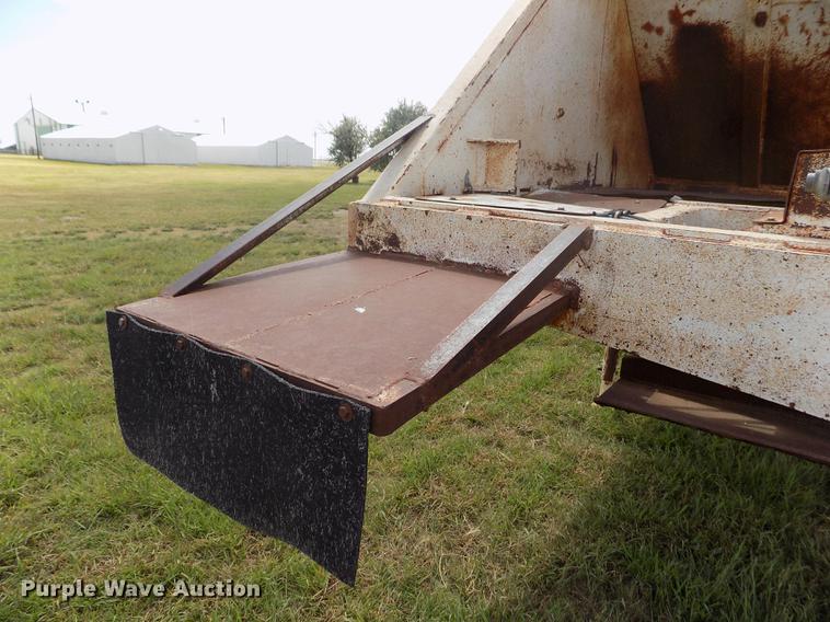 image for item DB9239 1985 Ranch Manufacturing Co bottom dump trailer