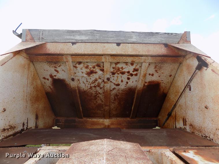 image for item DB9239 1985 Ranch Manufacturing Co bottom dump trailer