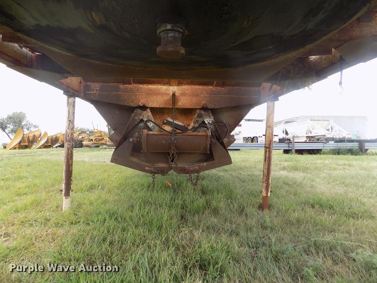 image for item DB9239 1985 Ranch Manufacturing Co bottom dump trailer