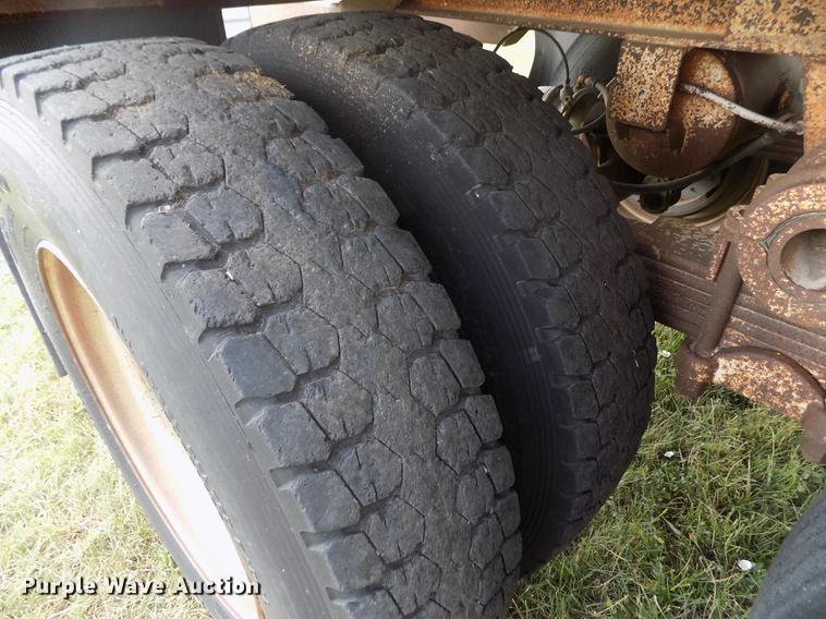 image for item DB9239 1985 Ranch Manufacturing Co bottom dump trailer