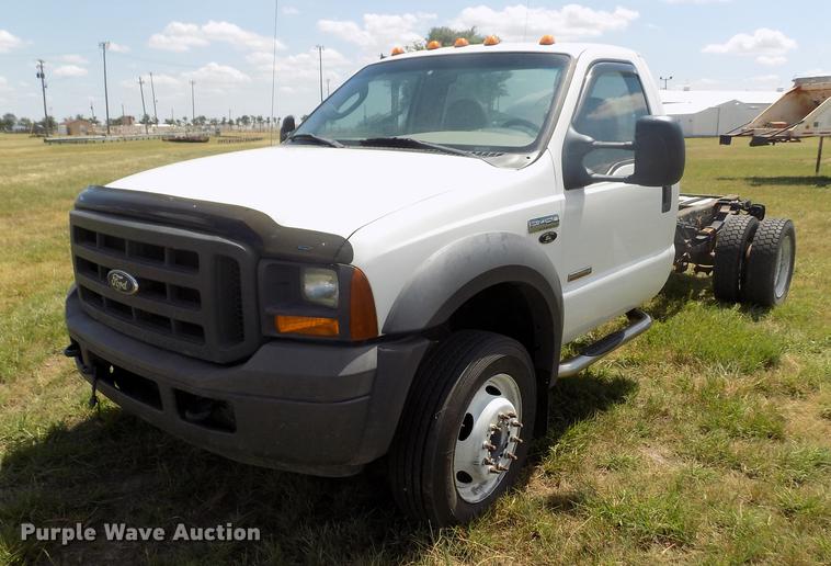 image for item DB9240 2005 Ford F450 Super Duty truck cab and chassis