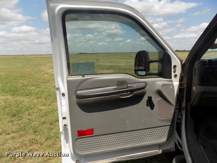 image for item DB9240 2005 Ford F450 Super Duty truck cab and chassis