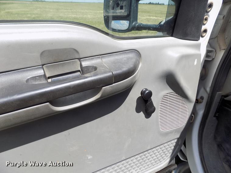 image for item DB9240 2005 Ford F450 Super Duty truck cab and chassis