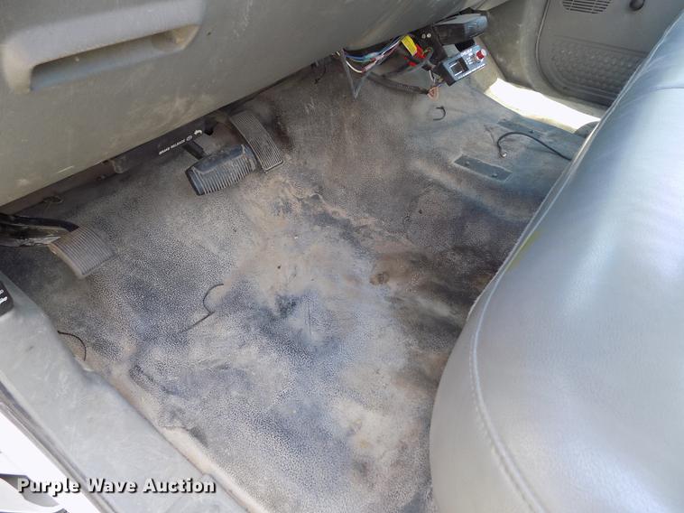 image for item DB9240 2005 Ford F450 Super Duty truck cab and chassis