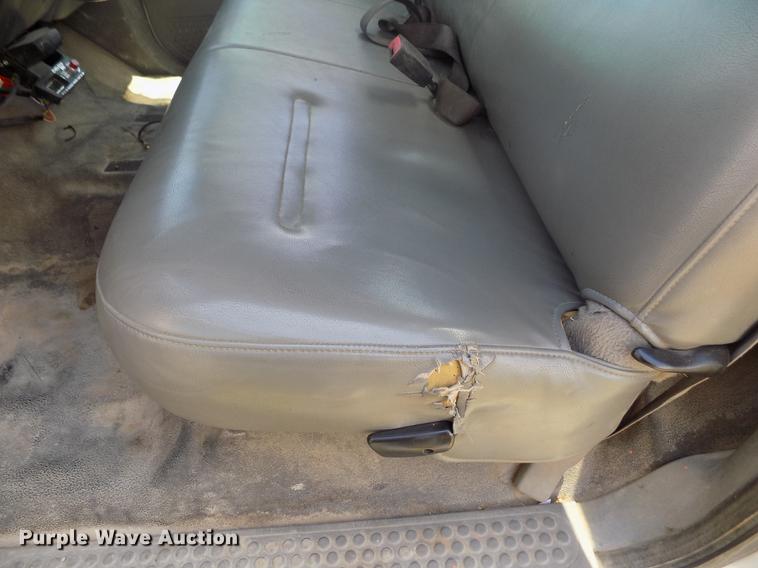 image for item DB9240 2005 Ford F450 Super Duty truck cab and chassis