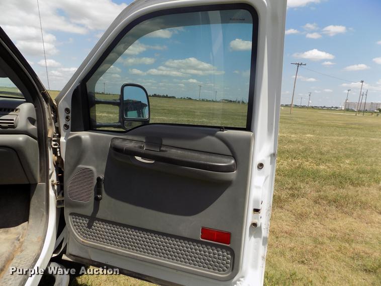 image for item DB9240 2005 Ford F450 Super Duty truck cab and chassis