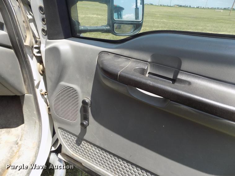 image for item DB9240 2005 Ford F450 Super Duty truck cab and chassis