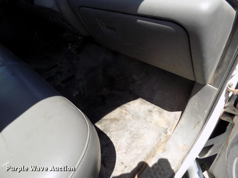 image for item DB9240 2005 Ford F450 Super Duty truck cab and chassis