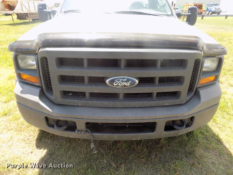 image for item DB9240 2005 Ford F450 Super Duty truck cab and chassis