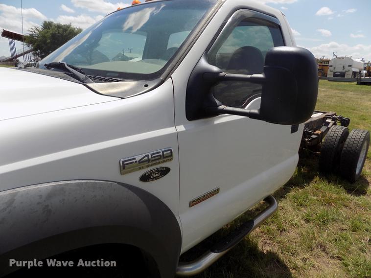 image for item DB9240 2005 Ford F450 Super Duty truck cab and chassis