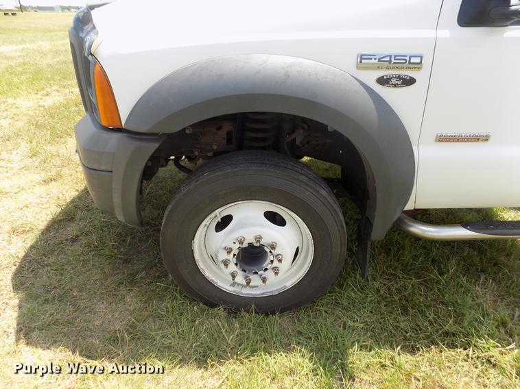 image for item DB9240 2005 Ford F450 Super Duty truck cab and chassis