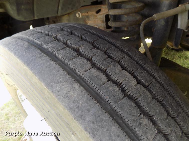 image for item DB9240 2005 Ford F450 Super Duty truck cab and chassis