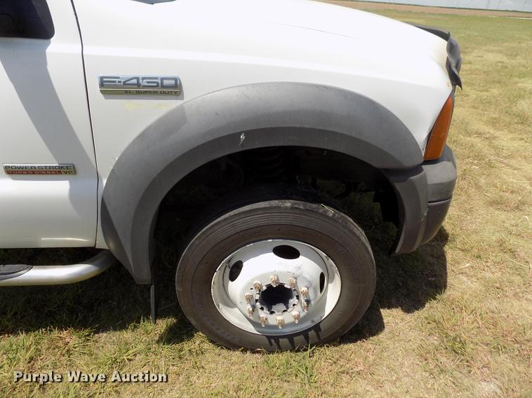 image for item DB9240 2005 Ford F450 Super Duty truck cab and chassis