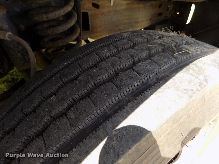 image for item DB9240 2005 Ford F450 Super Duty truck cab and chassis