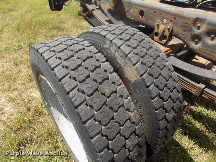 image for item DB9240 2005 Ford F450 Super Duty truck cab and chassis