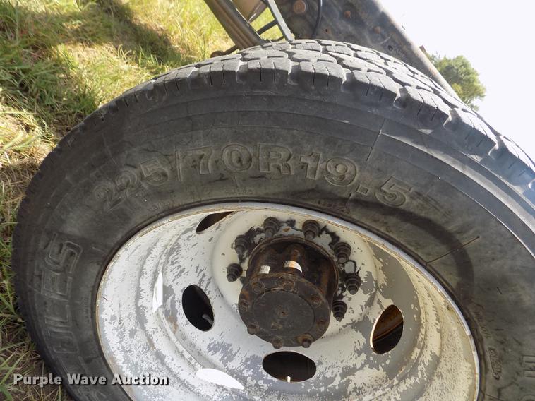 image for item DB9240 2005 Ford F450 Super Duty truck cab and chassis