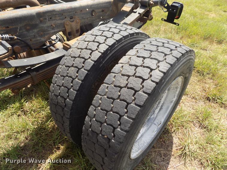 image for item DB9240 2005 Ford F450 Super Duty truck cab and chassis