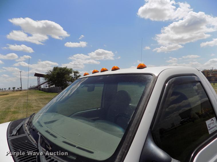 image for item DB9240 2005 Ford F450 Super Duty truck cab and chassis