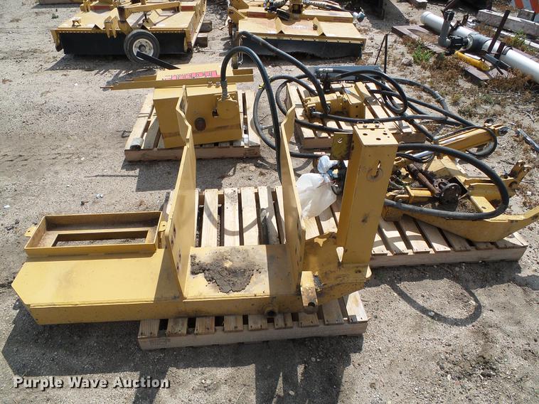 image for item DD5808 2004 Tiger TRR-120C side rotary mower