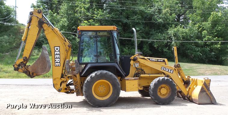 image for item DD7273 1997 John Deere 310SE backhoe