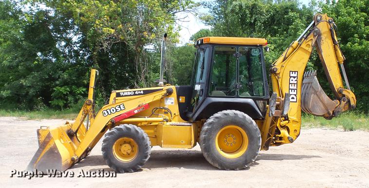 image for item DD7273 1997 John Deere 310SE backhoe