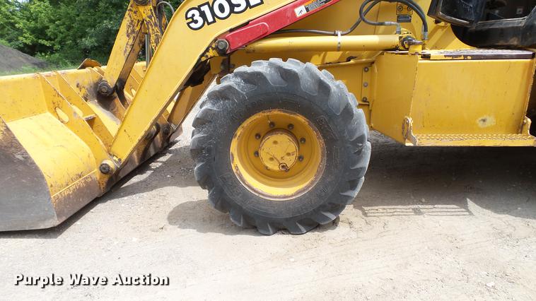 image for item DD7273 1997 John Deere 310SE backhoe
