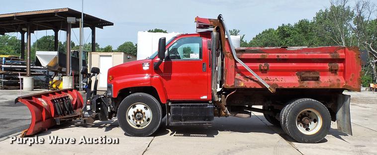 image for item DD7282 2009 GMC C7500 dump truck
