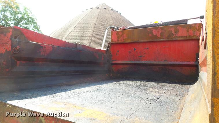 image for item DD7282 2009 GMC C7500 dump truck