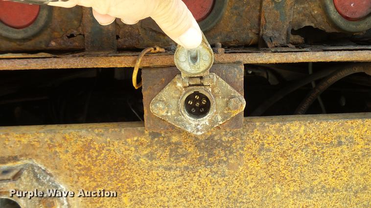 image for item DD7282 2009 GMC C7500 dump truck