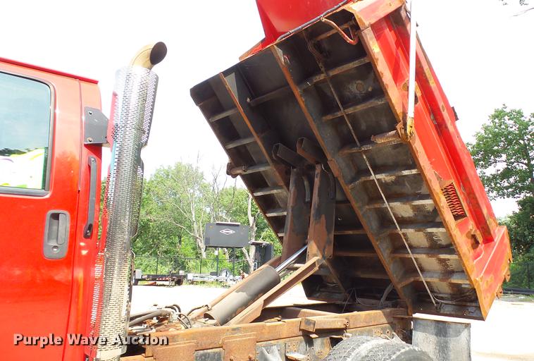 image for item DD7282 2009 GMC C7500 dump truck